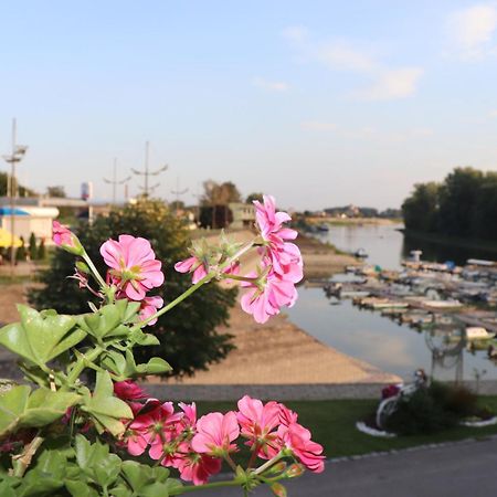 Apartments Marina Apatin Εξωτερικό φωτογραφία